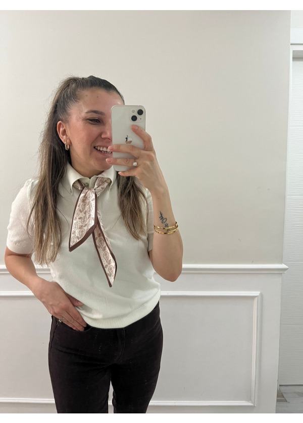 Yaka Fularlı Triko ( Beyaz ) 