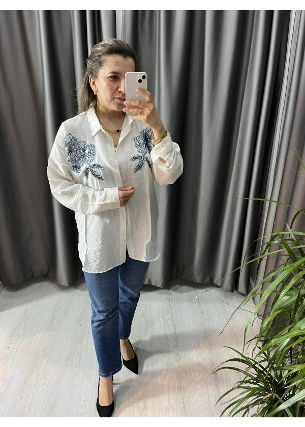 Nakış işlemeli gömlek