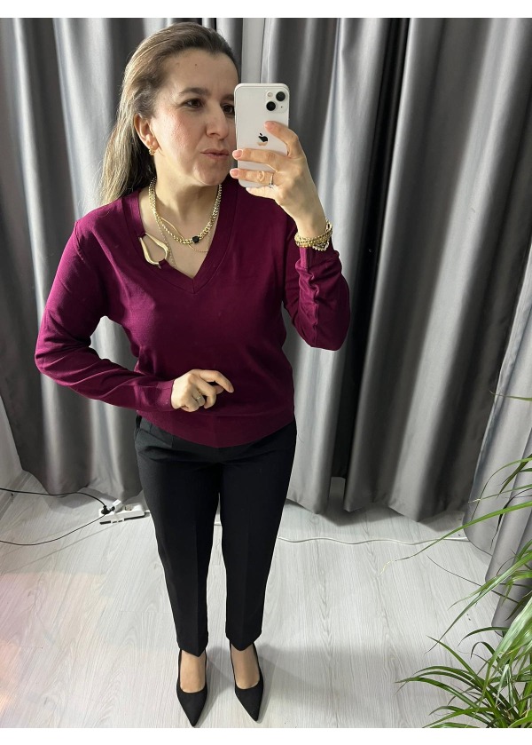 V yaka toka detaylı triko mürdüm