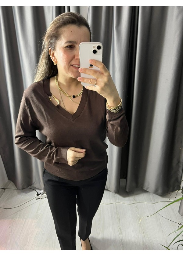 V yaka toka detaylı triko 